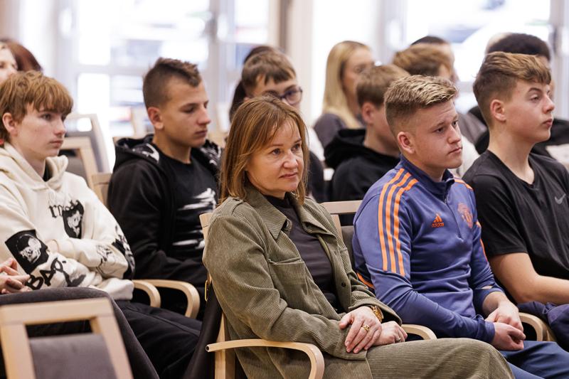W związku ze Światowym Dniem AIDS 3 grudnia 2024 r. w Urzędzie Marszałkowskim odbyła się konferencja dla nauczycieli i uczniów szkół ponadpodstawowych z woj. lubuskiego. Poprowadziło ją Towarzystwo Rozwoju Rodziny w Zielonej Górze.