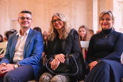 Świąteczna tradycja w Zaborze trwa! 5 grudnia 2024 r. młodych pacjentów odwiedził Mikołaj, któremu towarzyszył wicemarszałek Sebastian Ciemnoczołowski. Wręczono prezenty i złożono ciepłe życzenia, wprowadzając bożonarodzeniowy nastrój. Spotkanie wzbogacił występ Teatru Trójkąt z Zielonej Góry, który wywołał wiele uśmiechów.