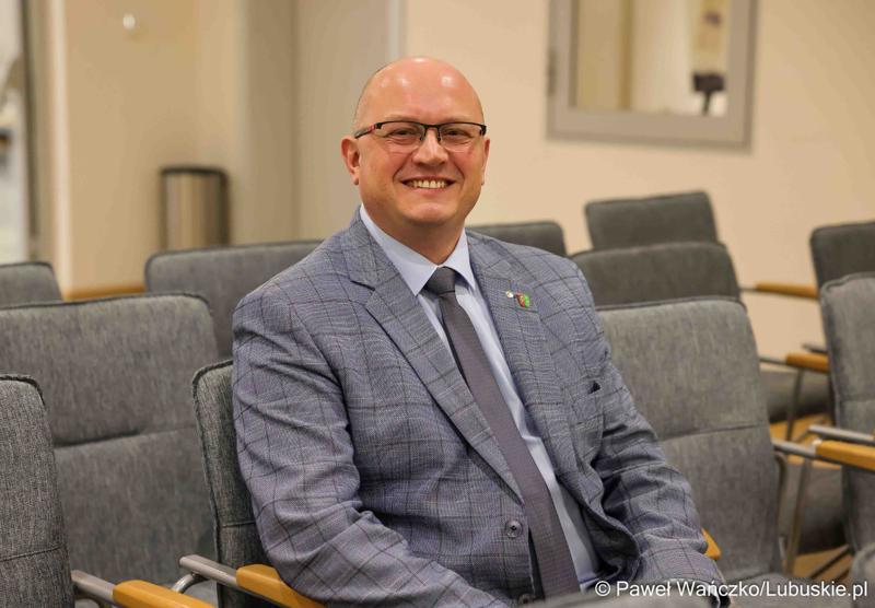 Podsumowanie Roku Edukacji Ekonomicznej w Muzeum Ziemi Lubuskiej. Konferencja odbyła się pod honorowym patronatem Marszałka Województwa Lubuskiego Marcina Jabłońskiego.