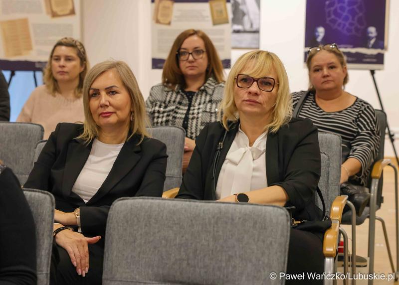 Podsumowanie Roku Edukacji Ekonomicznej w Muzeum Ziemi Lubuskiej. Konferencja odbyła się pod honorowym patronatem Marszałka Województwa Lubuskiego Marcina Jabłońskiego.
