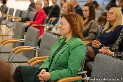 Podsumowanie Roku Edukacji Ekonomicznej w Muzeum Ziemi Lubuskiej. Konferencja odbyła się pod honorowym patronatem Marszałka Województwa Lubuskiego Marcina Jabłońskiego. 