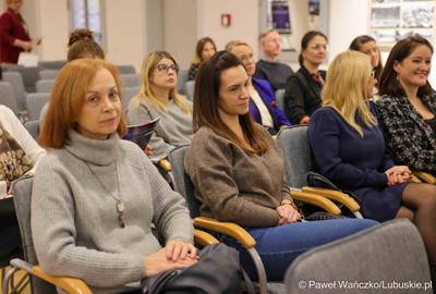 Podsumowanie Roku Edukacji Ekonomicznej w Muzeum Ziemi Lubuskiej. Konferencja odbyła się pod honorowym patronatem Marszałka Województwa Lubuskiego Marcina Jabłońskiego. 