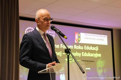 Podsumowanie Roku Edukacji Ekonomicznej w Muzeum Ziemi Lubuskiej. Konferencja odbyła się pod honorowym patronatem Marszałka Województwa Lubuskiego Marcina Jabłońskiego. 