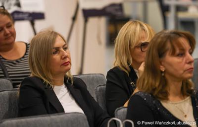 Podsumowanie Roku Edukacji Ekonomicznej w Muzeum Ziemi Lubuskiej. Konferencja odbyła się pod honorowym patronatem Marszałka Województwa Lubuskiego Marcina Jabłońskiego. 