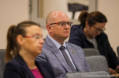 Podsumowanie Roku Edukacji Ekonomicznej w Muzeum Ziemi Lubuskiej. Konferencja odbyła się pod honorowym patronatem Marszałka Województwa Lubuskiego Marcina Jabłońskiego. 