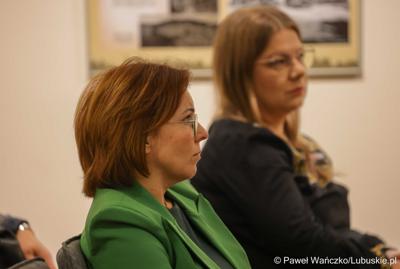 Podsumowanie Roku Edukacji Ekonomicznej w Muzeum Ziemi Lubuskiej. Konferencja odbyła się pod honorowym patronatem Marszałka Województwa Lubuskiego Marcina Jabłońskiego. 