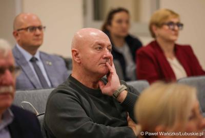 Podsumowanie Roku Edukacji Ekonomicznej w Muzeum Ziemi Lubuskiej. Konferencja odbyła się pod honorowym patronatem Marszałka Województwa Lubuskiego Marcina Jabłońskiego. 