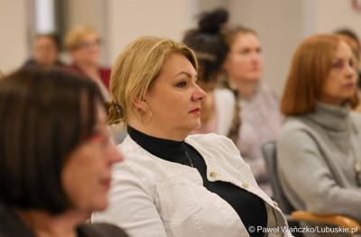 Podsumowanie Roku Edukacji Ekonomicznej w Muzeum Ziemi Lubuskiej. Konferencja odbyła się pod honorowym patronatem Marszałka Województwa Lubuskiego Marcina Jabłońskiego. 