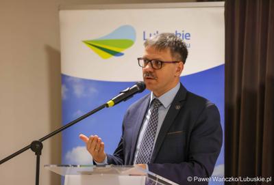 Podsumowanie Roku Edukacji Ekonomicznej w Muzeum Ziemi Lubuskiej. Konferencja odbyła się pod honorowym patronatem Marszałka Województwa Lubuskiego Marcina Jabłońskiego. 