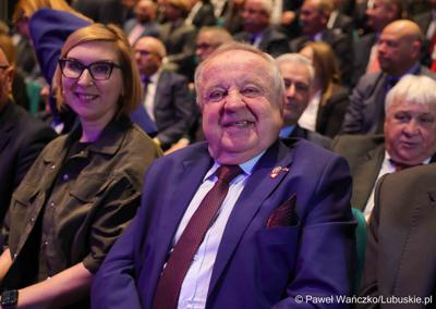 Senator Władysław Komarnicki na gali z okazji 25-lecia Zrzeszenia Gmin Województwa Lubuskiego w Regionalnym Centrum Animacji Kultury w Zielonej Górze