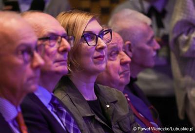 Posłanka na Sejm Katarzyna Osos na gali z okazji 25-lecia Zrzeszenia Gmin Województwa Lubuskiego w Regionalnym Centrum Animacji Kultury w Zielonej Górze