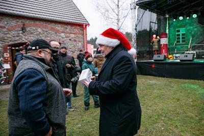 Odwiedzenie jarmarku „Idą Święta!” było nie tylko okazją do spędzenia wspólnego czasu w świątecznej atmsferze, ale również do zakupu wyjątkowych prezentów