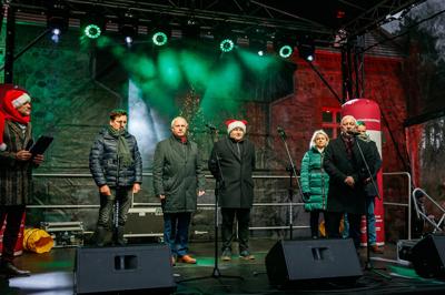 Odwiedzenie jarmarku „Idą Święta!” było nie tylko okazją do spędzenia wspólnego czasu w świątecznej atmsferze, ale również do zakupu wyjątkowych prezentów