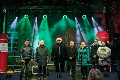 Odwiedzenie jarmarku „Idą Święta!” było nie tylko okazją do spędzenia wspólnego czasu w świątecznej atmsferze, ale również do zakupu wyjątkowych prezentów