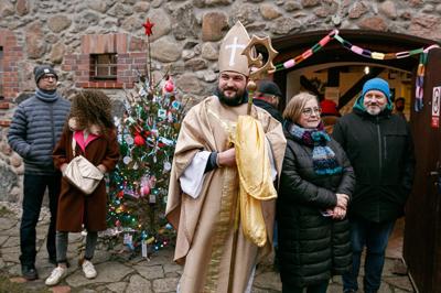 Odwiedzenie jarmarku „Idą Święta!” było nie tylko okazją do spędzenia wspólnego czasu w świątecznej atmsferze, ale również do zakupu wyjątkowych prezentów