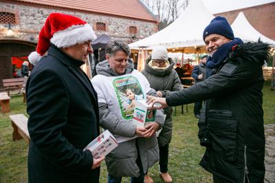 Odwiedzenie jarmarku „Idą Święta!” było nie tylko okazją do spędzenia wspólnego czasu w świątecznej atmsferze, ale również do zakupu wyjątkowych prezentów