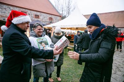 Odwiedzenie jarmarku „Idą Święta!” było nie tylko okazją do spędzenia wspólnego czasu w świątecznej atmsferze, ale również do zakupu wyjątkowych prezentów