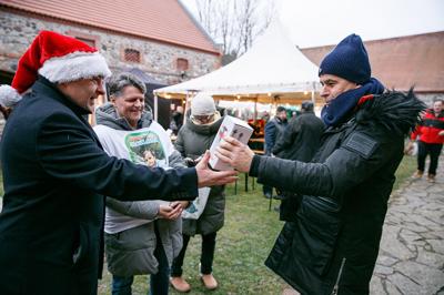 Odwiedzenie jarmarku „Idą Święta!” było nie tylko okazją do spędzenia wspólnego czasu w świątecznej atmsferze, ale również do zakupu wyjątkowych prezentów