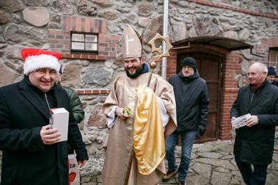 Odwiedzenie jarmarku „Idą Święta!” było nie tylko okazją do spędzenia wspólnego czasu w świątecznej atmsferze, ale również do zakupu wyjątkowych prezentów