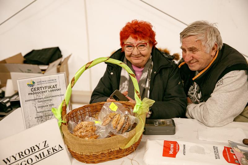 Odwiedzenie jarmarku „Idą Święta!” było nie tylko okazją do spędzenia wspólnego czasu w świątecznej atmsferze, ale również do zakupu wyjątkowych prezentów