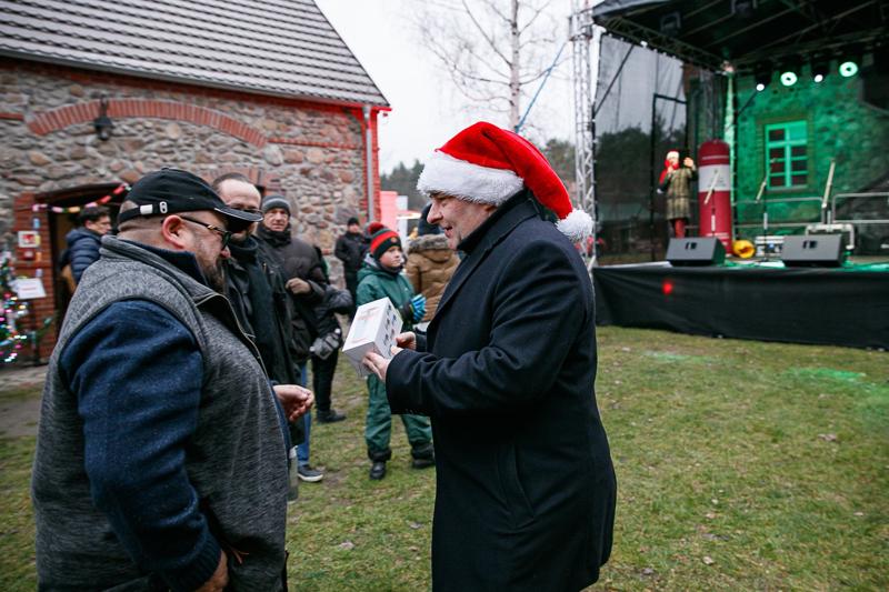 Odwiedzenie jarmarku „Idą Święta!” było nie tylko okazją do spędzenia wspólnego czasu w świątecznej atmsferze, ale również do zakupu wyjątkowych prezentów