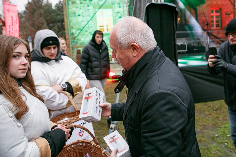 Odwiedzenie jarmarku „Idą Święta!” było nie tylko okazją do spędzenia wspólnego czasu w świątecznej atmsferze, ale również do zakupu wyjątkowych prezentów