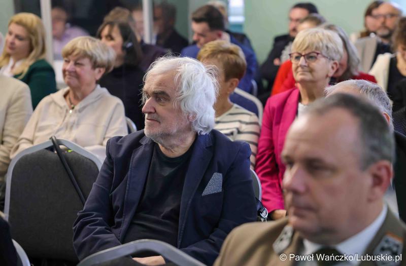 Uczestnicy polsko-niemieckiej konferencji pt. Łączy nas dziedzictwo, w Dworze Ochla