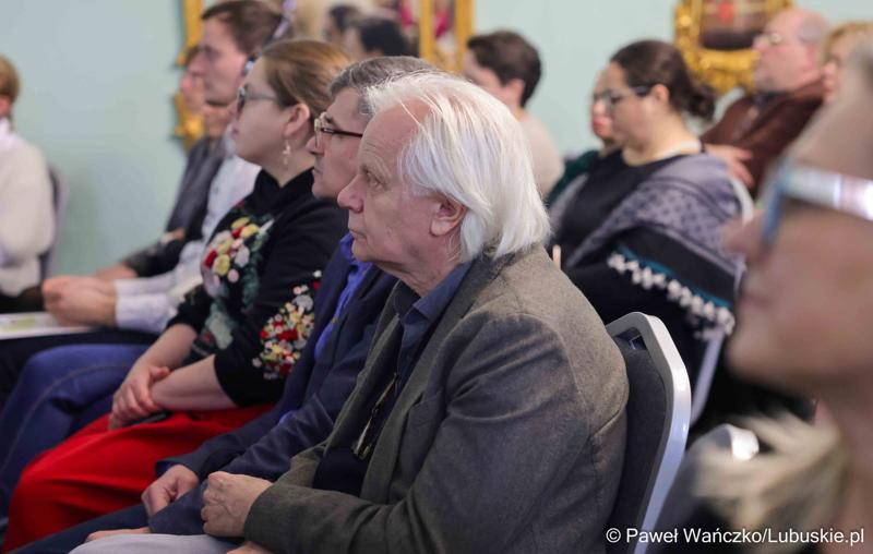 Uczestnicy polsko-niemieckiej konferencji pt. Łączy nas dziedzictwo, w Dworze Ochla
