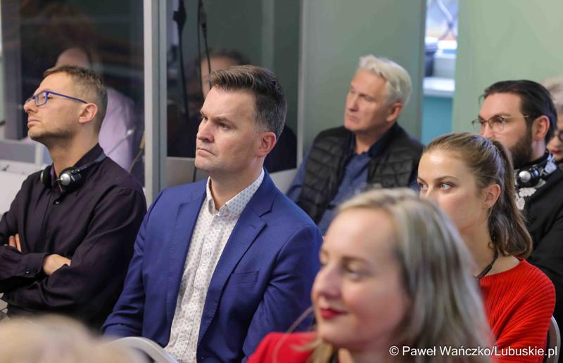 Uczestnicy polsko-niemieckiej konferencji pt. Łączy nas dziedzictwo, w Dworze Ochla