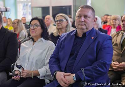 Uczestnicy polsko-niemieckiej konferencji pt. Łączy nas dziedzictwo, w Dworze Ochla 