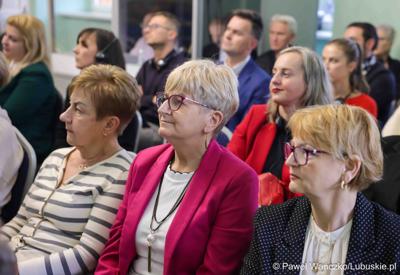 Uczestnicy polsko-niemieckiej konferencji pt. Łączy nas dziedzictwo, w Dworze Ochla 