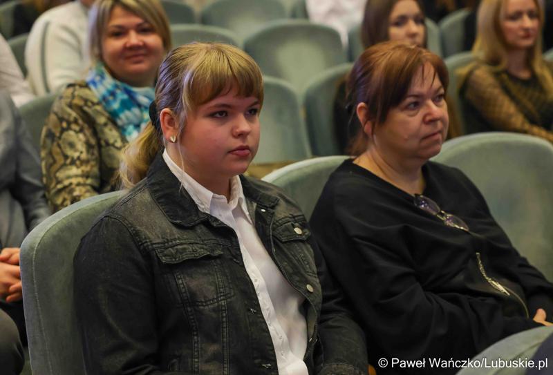 Kolejni zdolni młodzi Lubuszanie dołączyli do grona „Lubuskich Talentów”. W Filharmonii Zielonogórskiej odbyła się Uroczysta gala dla stypendystów z południa województwa.