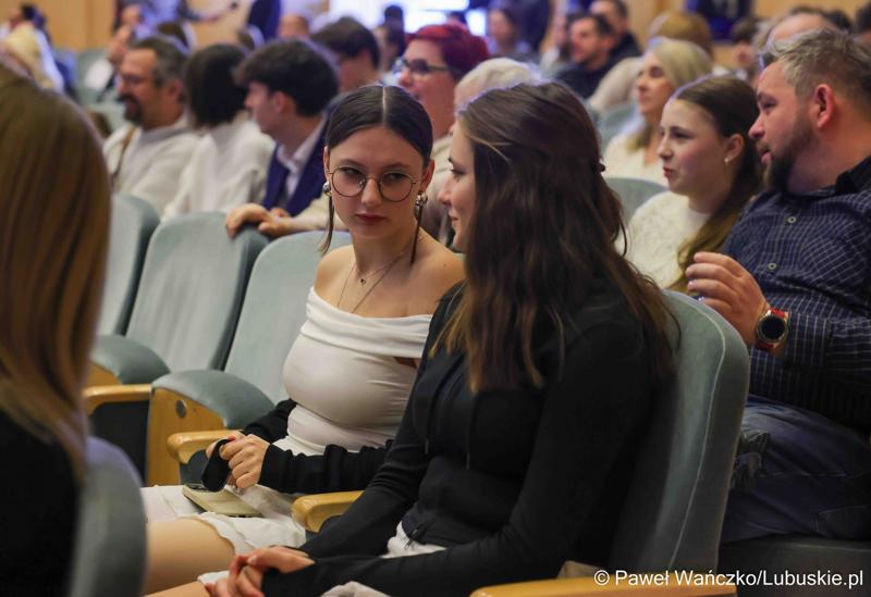 Kolejni zdolni młodzi Lubuszanie dołączyli do grona „Lubuskich Talentów”. W Filharmonii Zielonogórskiej odbyła się Uroczysta gala dla stypendystów z południa województwa.