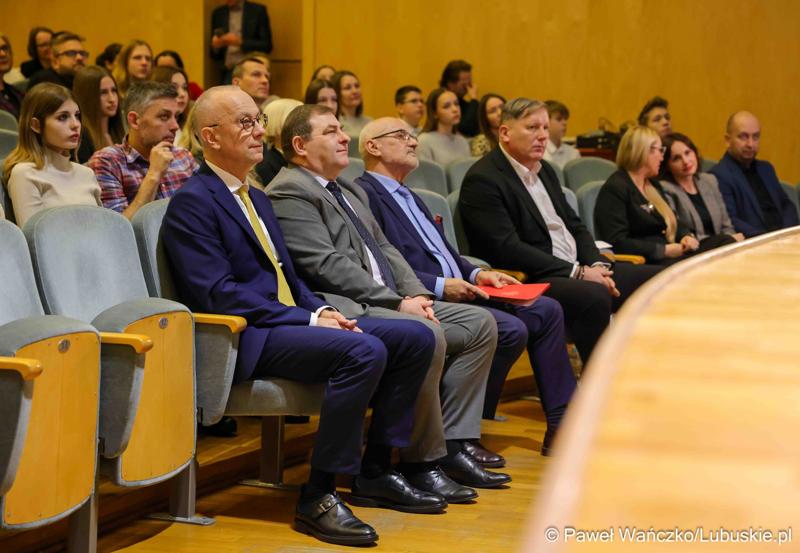 W Filharmonii Zielonogórskiej odbyła się uroczysta gala dla stypendystów „Lubuskich Talentów”  z południa województwa