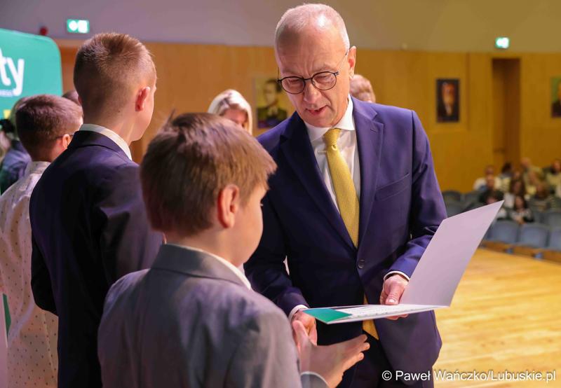 Kolejni zdolni młodzi Lubuszanie dołączyli do grona „Lubuskich Talentów”. W Filharmonii Zielonogórskiej odbyła się Uroczysta gala dla stypendystów z południa województwa.