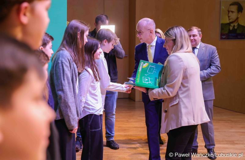 Kolejni zdolni młodzi Lubuszanie dołączyli do grona „Lubuskich Talentów”. W Filharmonii Zielonogórskiej odbyła się Uroczysta gala dla stypendystów z południa województwa.