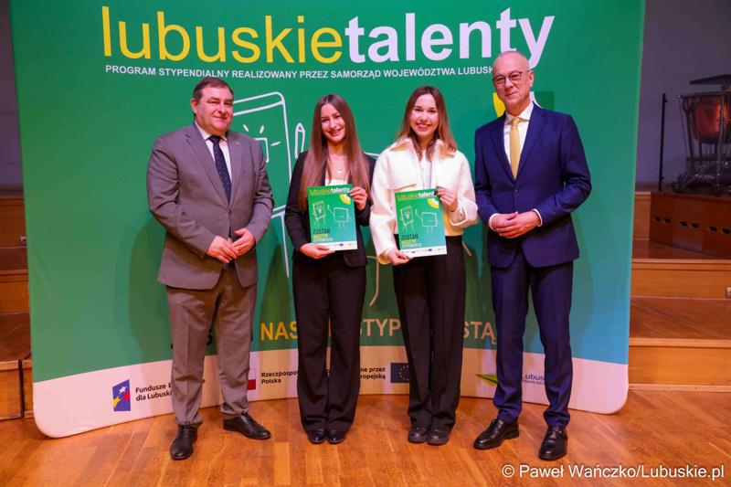 Kolejni zdolni młodzi Lubuszanie dołączyli do grona „Lubuskich Talentów”. W Filharmonii Zielonogórskiej odbyła się Uroczysta gala dla stypendystów z południa województwa.