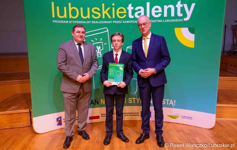 Kolejni zdolni młodzi Lubuszanie dołączyli do grona „Lubuskich Talentów”. W Filharmonii Zielonogórskiej odbyła się Uroczysta gala dla stypendystów z południa województwa.