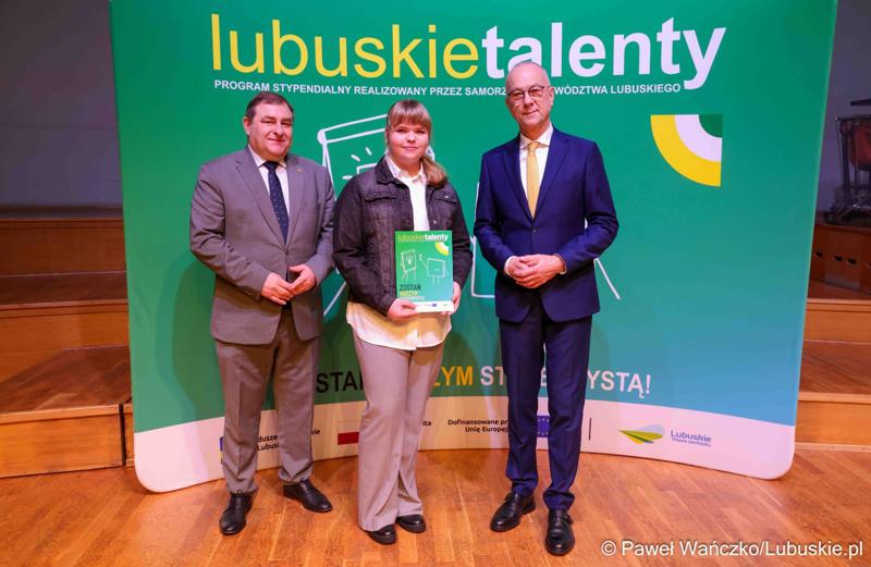Kolejni zdolni młodzi Lubuszanie dołączyli do grona „Lubuskich Talentów”. W Filharmonii Zielonogórskiej odbyła się Uroczysta gala dla stypendystów z południa województwa.