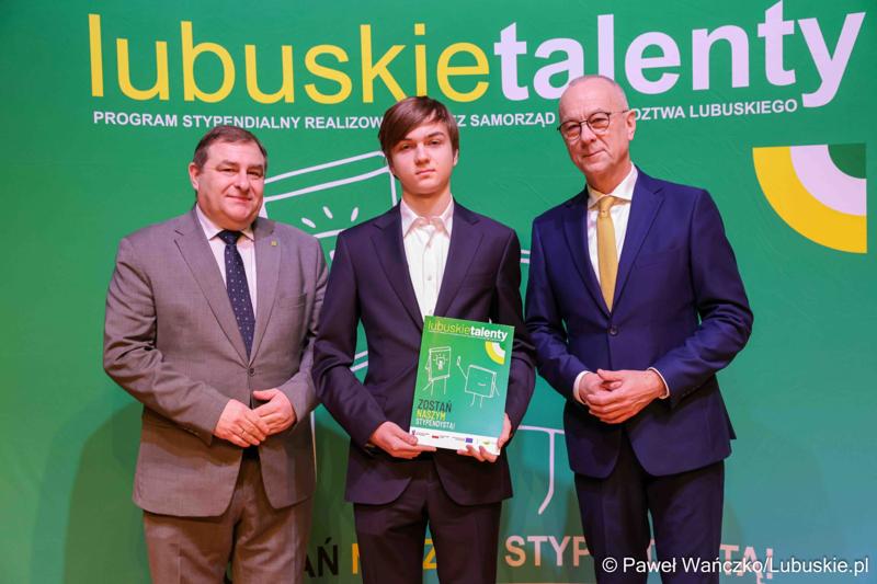 Kolejni zdolni młodzi Lubuszanie dołączyli do grona „Lubuskich Talentów”. W Filharmonii Zielonogórskiej odbyła się Uroczysta gala dla stypendystów z południa województwa.