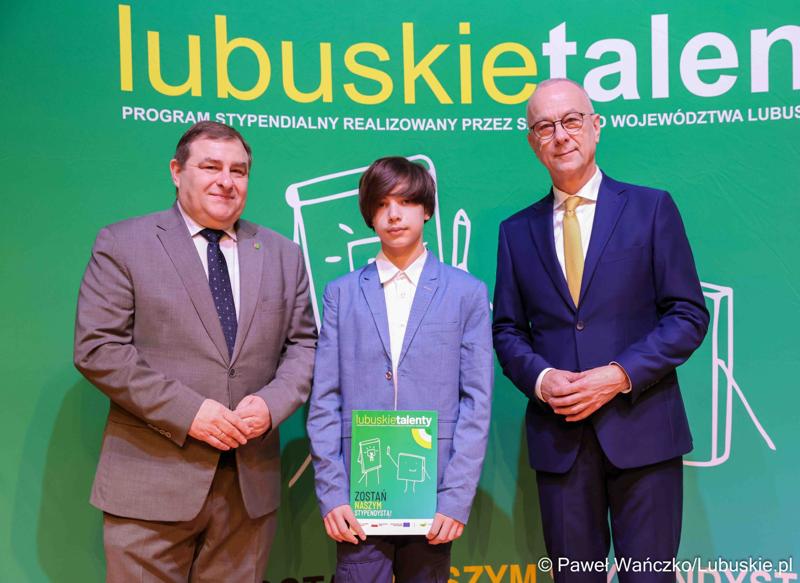 Kolejni zdolni młodzi Lubuszanie dołączyli do grona „Lubuskich Talentów”. W Filharmonii Zielonogórskiej odbyła się Uroczysta gala dla stypendystów z południa województwa.