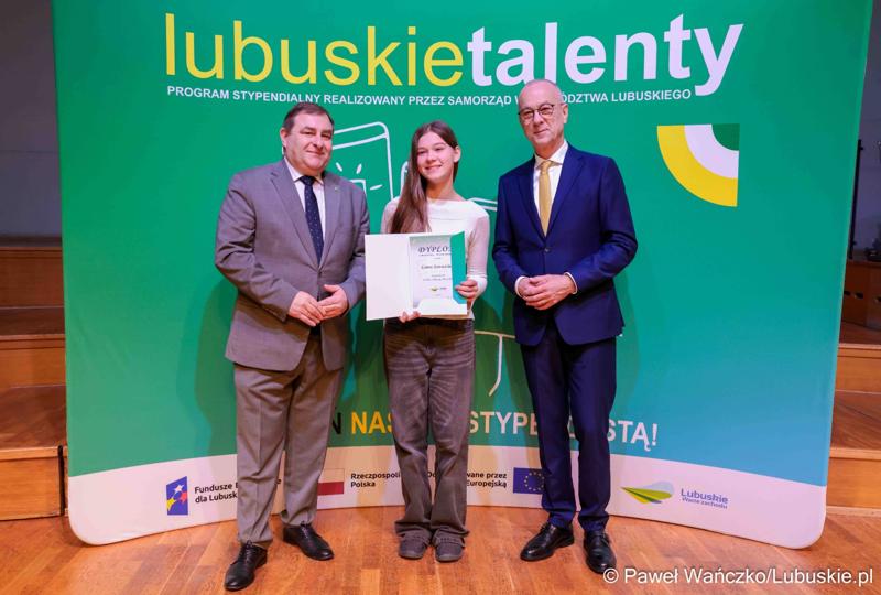 Kolejni zdolni młodzi Lubuszanie dołączyli do grona „Lubuskich Talentów”. W Filharmonii Zielonogórskiej odbyła się Uroczysta gala dla stypendystów z południa województwa.