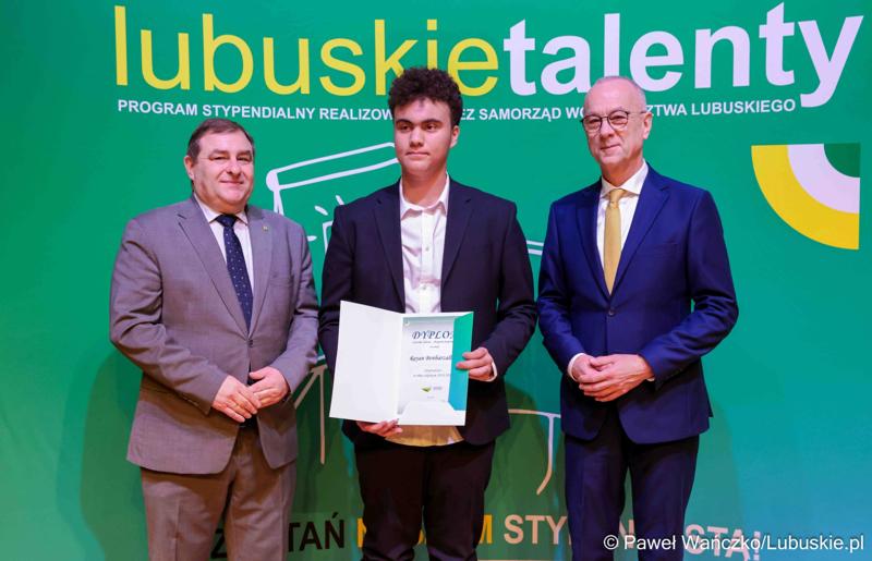 Kolejni zdolni młodzi Lubuszanie dołączyli do grona „Lubuskich Talentów”. W Filharmonii Zielonogórskiej odbyła się Uroczysta gala dla stypendystów z południa województwa.