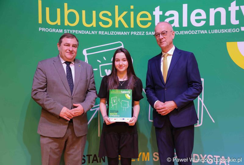 Kolejni zdolni młodzi Lubuszanie dołączyli do grona „Lubuskich Talentów”. W Filharmonii Zielonogórskiej odbyła się Uroczysta gala dla stypendystów z południa województwa.