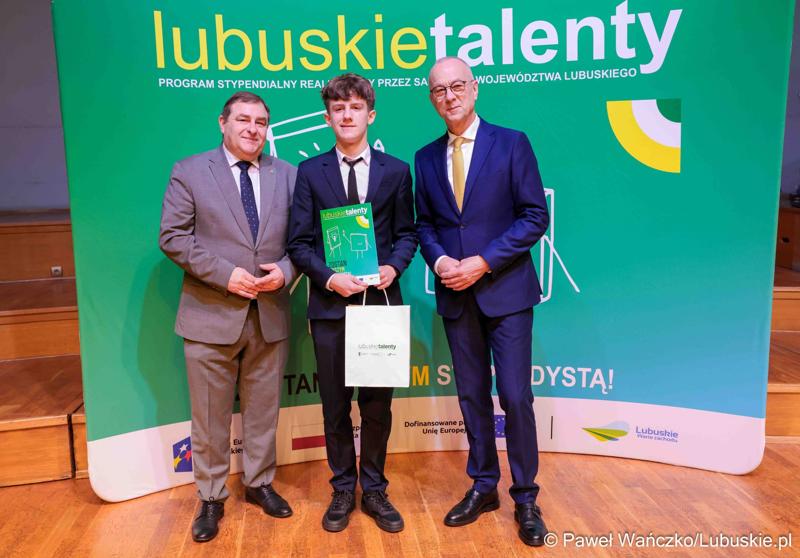 Kolejni zdolni młodzi Lubuszanie dołączyli do grona „Lubuskich Talentów”. W Filharmonii Zielonogórskiej odbyła się Uroczysta gala dla stypendystów z południa województwa.