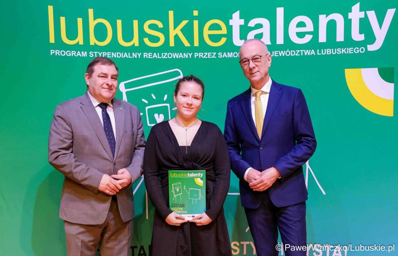 Kolejni zdolni młodzi Lubuszanie dołączyli do grona „Lubuskich Talentów”. W Filharmonii Zielonogórskiej odbyła się Uroczysta gala dla stypendystów z południa województwa.