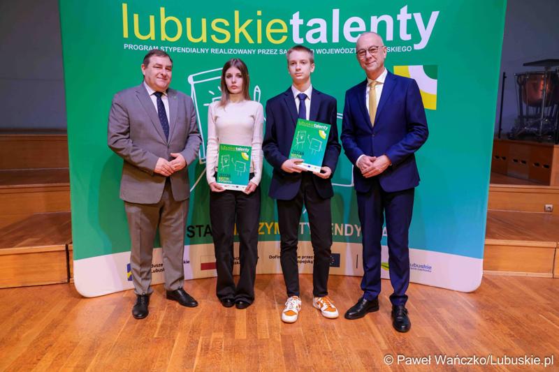 Kolejni zdolni młodzi Lubuszanie dołączyli do grona „Lubuskich Talentów”. W Filharmonii Zielonogórskiej odbyła się Uroczysta gala dla stypendystów z południa województwa.