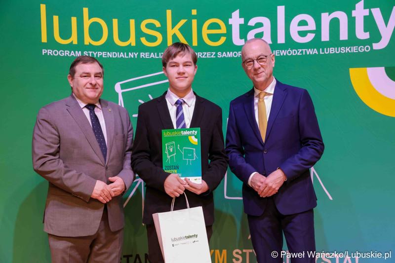 Kolejni zdolni młodzi Lubuszanie dołączyli do grona „Lubuskich Talentów”. W Filharmonii Zielonogórskiej odbyła się Uroczysta gala dla stypendystów z południa województwa.