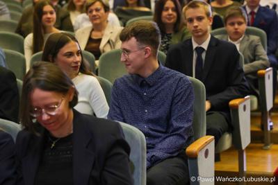 Kolejni zdolni młodzi Lubuszanie dołączyli do grona „Lubuskich Talentów”. W Filharmonii Zielonogórskiej odbyła się Uroczysta gala dla stypendystów z południa województwa. 
