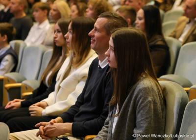 Kolejni zdolni młodzi Lubuszanie dołączyli do grona „Lubuskich Talentów”. W Filharmonii Zielonogórskiej odbyła się Uroczysta gala dla stypendystów z południa województwa. 